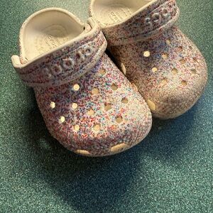 CROCS Kids Multicolor Speckled Slippers